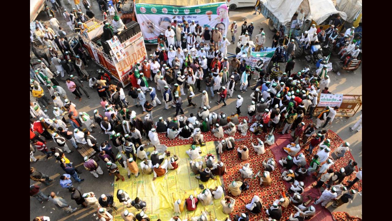 The movement started off on a small scale in separate states and intensified by November when there was no response from the government on a dialogue between the two parties. By November end, farmers across the country gathered at the borders surrounding the National Capital region under the Dilli chalo campaign, particularly at the Singhu border and the Tikri border among many other regions. Photo: Pallav Paliwal.